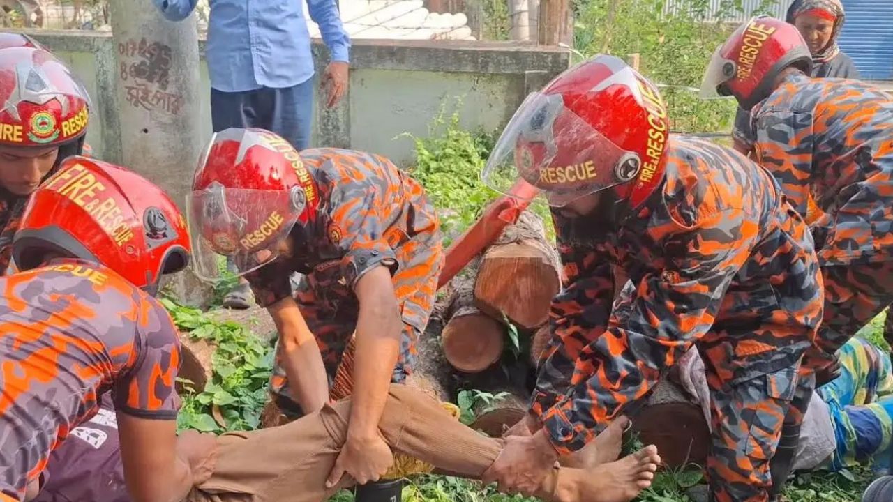 উল্টো পথে আসা পিকআপের ধাক্কায় অন্তঃসত্ত্বাসহ আহত ৭