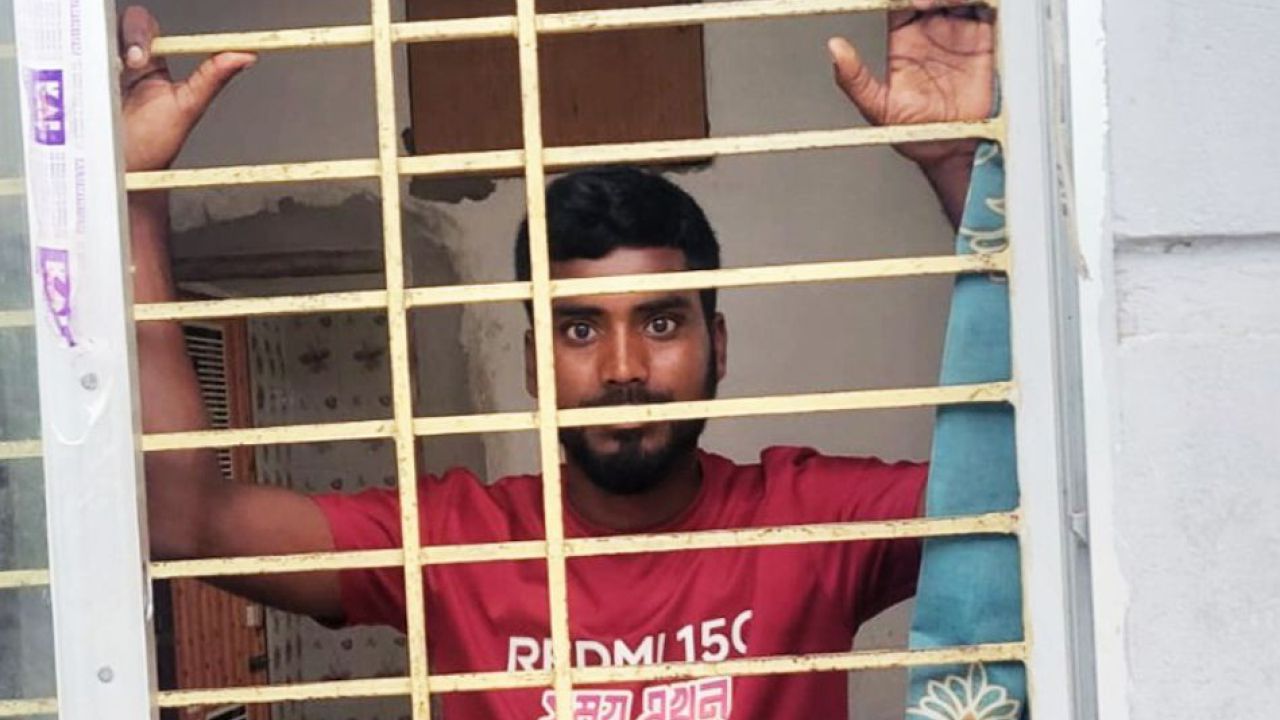 এসআইকে ‘ম্যাডাম’ ডাকায় যুবককে থানায় আটকে রাখার অভিযোগ