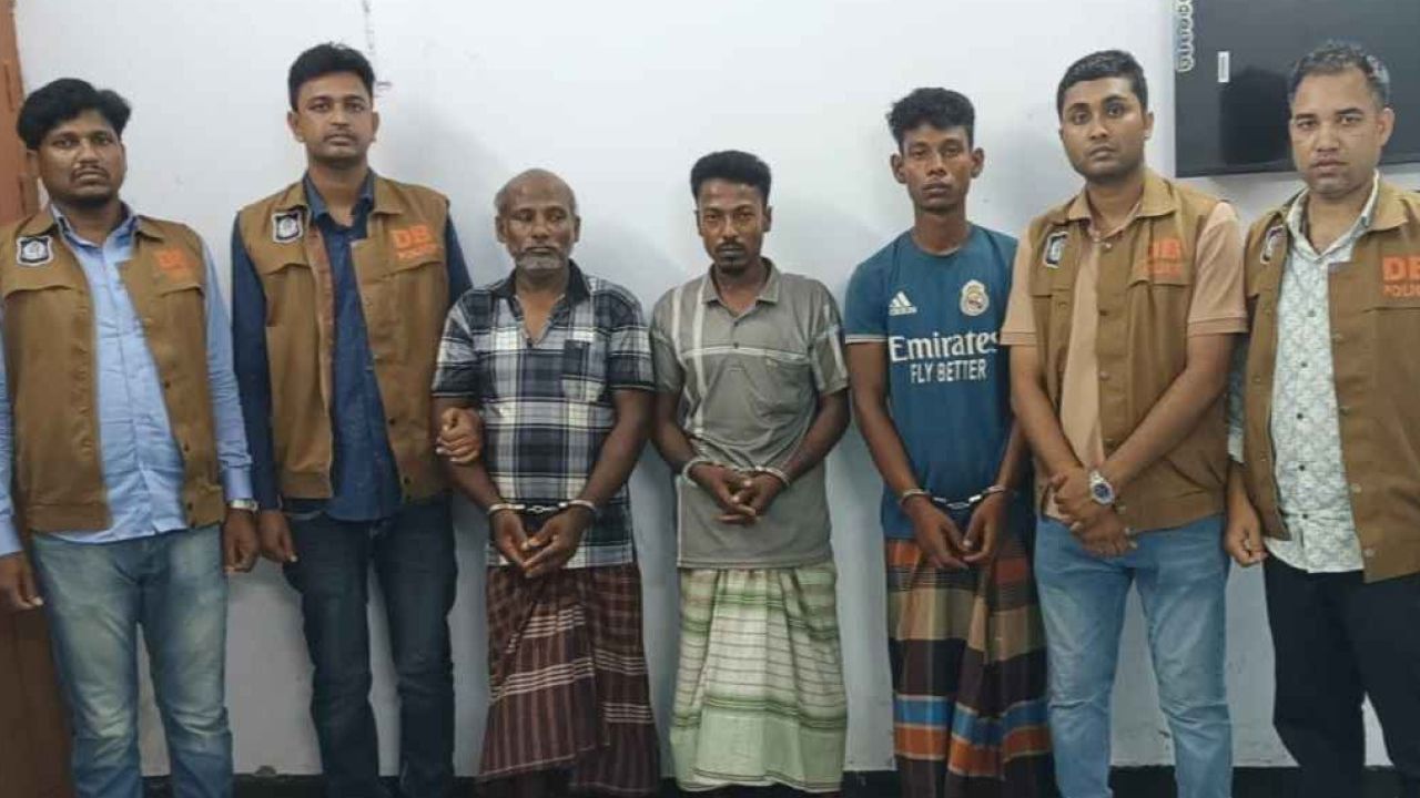 নওগাঁয় একই পরিবারের ৪ জনকে হত্যা: ২ আসামির রিমান্ড মঞ্জুর