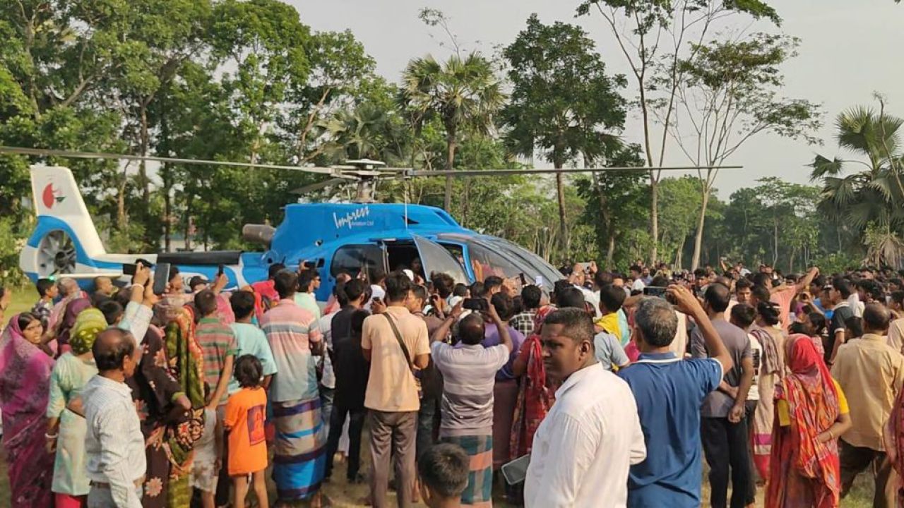 মায়ের ইচ্ছাপূরণে হেলিকপ্টারে চড়ে বিয়ে করলেন জর্ডান প্রবাসী মিলন