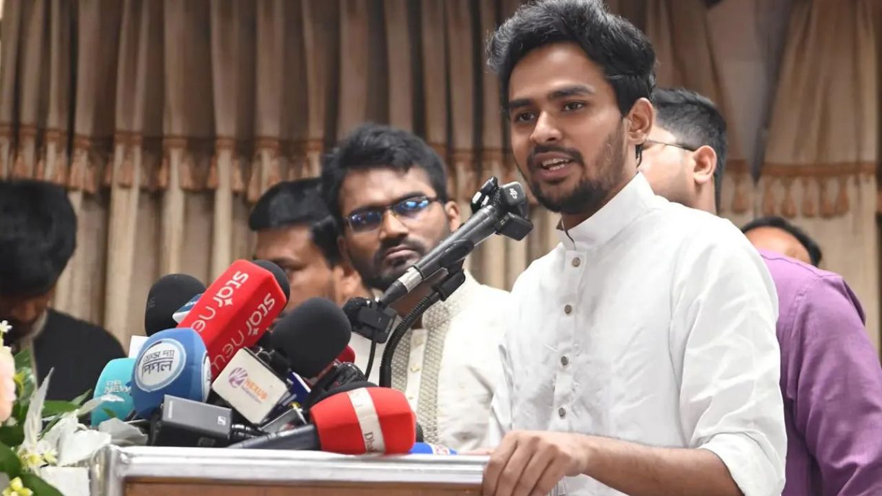 ক্যাম্পাসগুলোতে আবারও সন্ত্রাস-দখলদারির রাজনীতি ফিরছে: আসিফ মাহমুদ