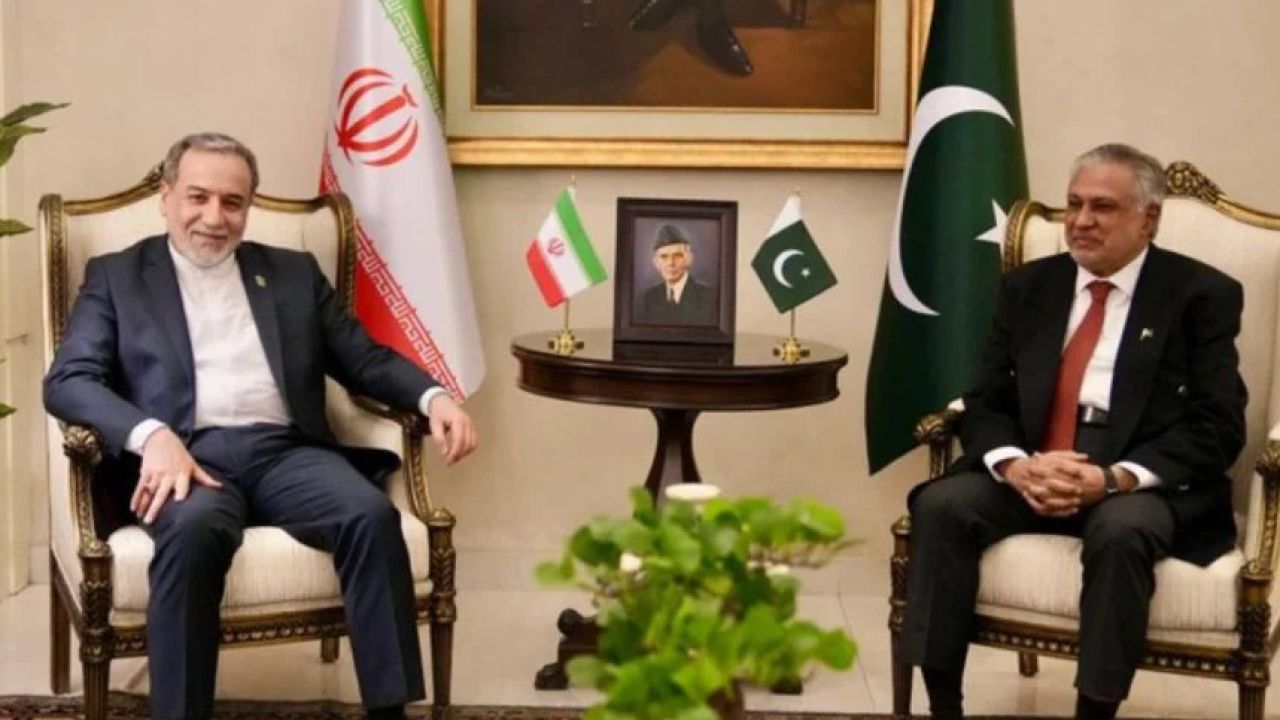 ইসলামাবাদে ইরান ও পাকিস্তানের পররাষ্ট্রমন্ত্রীদের গুরুত্বপূর্ণ বৈঠক অনুষ্ঠিত