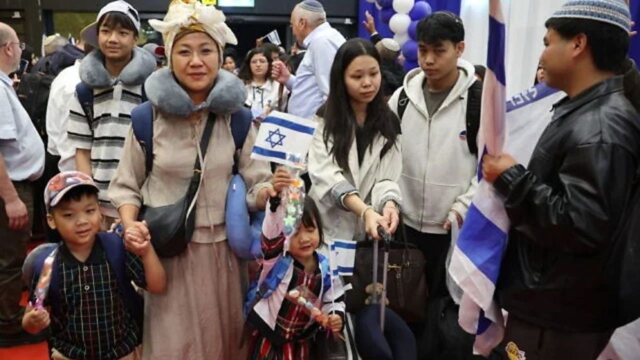 ইসরাইলে ২৫০ ভারতীয়র বর্ণাঢ্য বরণ: আসছে আরও ৬ হাজার