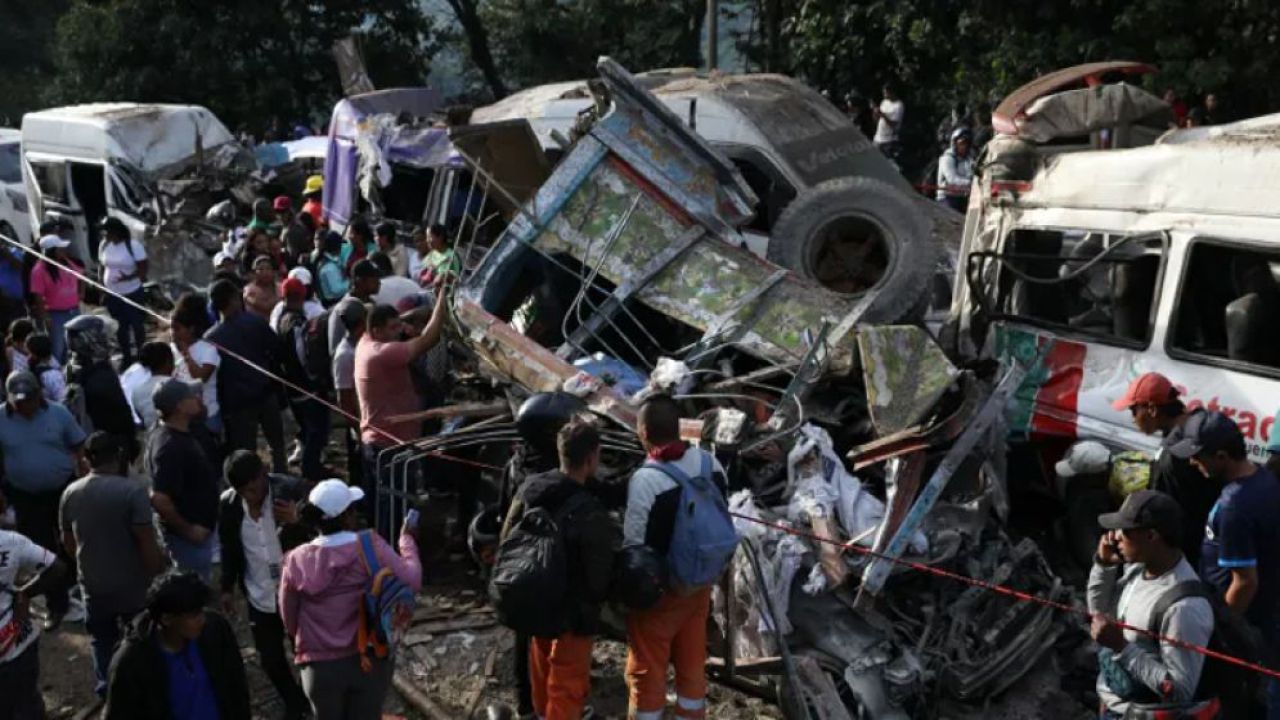 কলম্বিয়ায় মহাসড়কে ভয়াবহ বোমা বিস্ফোরণ: নিহত ১৪