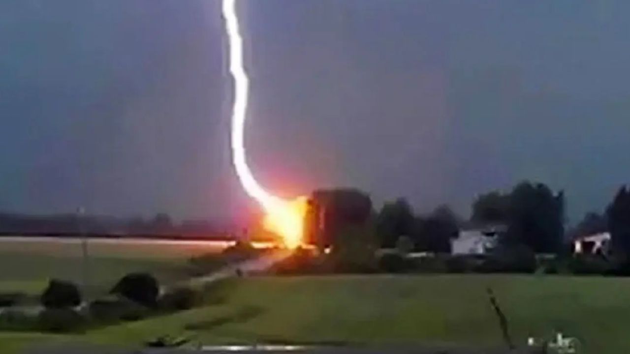 পঞ্চগড়ে চা-বাগানে বজ্রপাতে শ্রমিকের মর্মান্তিক মৃত্যু