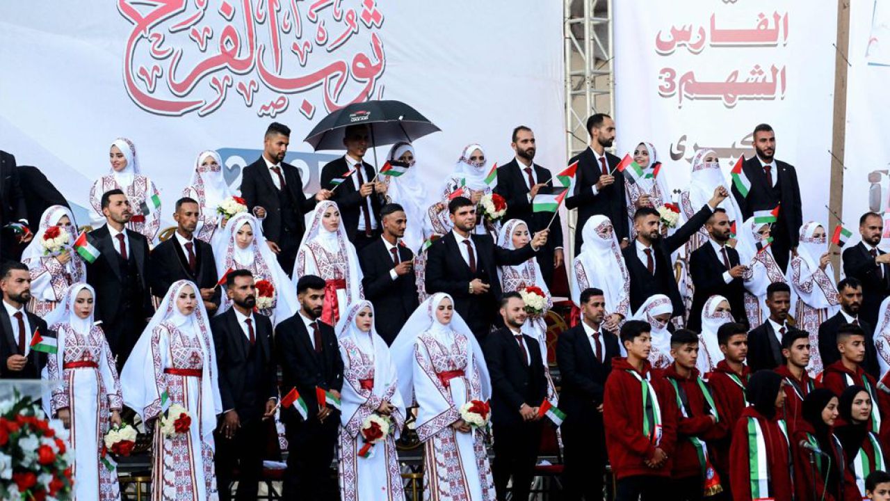 যুদ্ধবিধ্বস্ত গাজায় ৩০০ যুগলের গণ বিয়ে সম্পন্ন