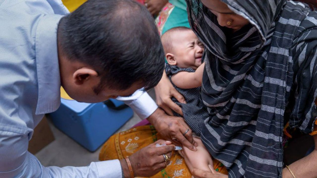 সারাদেশে ইপিআই টিকার তীব্র সংকট: ঝুঁকির মুখে শিশু ও মায়েরা
