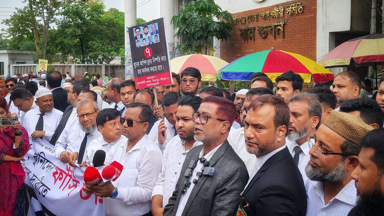 নারায়ণগঞ্জে আলোচিত ৭ খুনের এক যুগ: রায় কার্যকরের দাবিতে মানববন্ধন