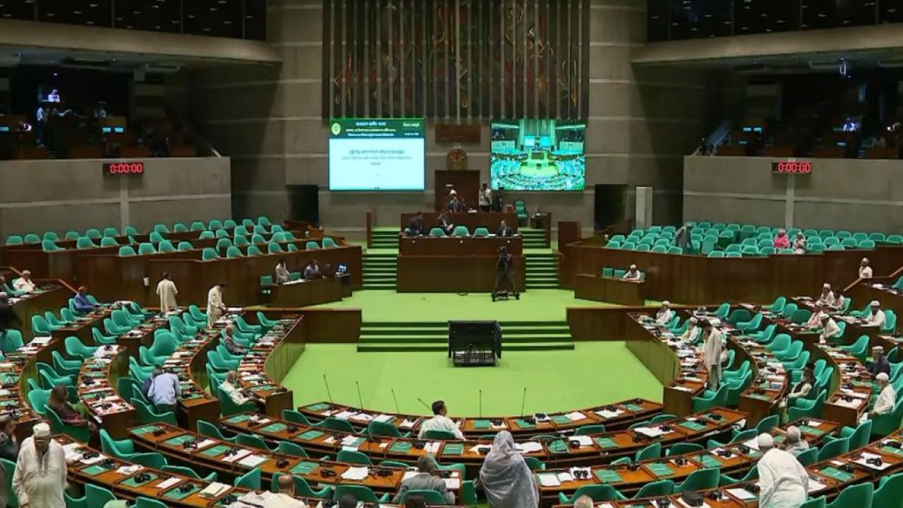 মন্ত্রী-এমপিদের অনুপস্থিতিতে সংসদে কার্যসূচি বিপর্যয় ও স্পিকারের অসন্তোষ