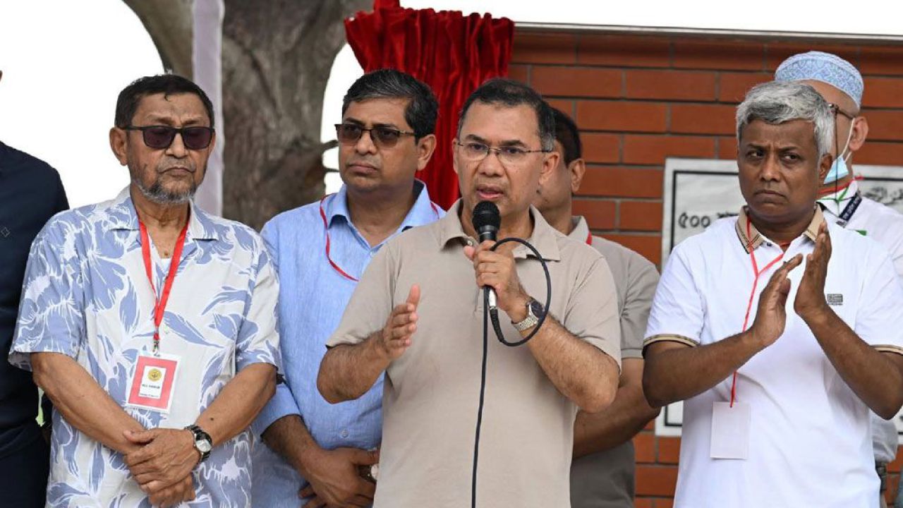 সারাদেশে ১ লাখ নতুন স্বাস্থ্যকর্মী নিয়োগের ঘোষণা প্রধানমন্ত্রীর