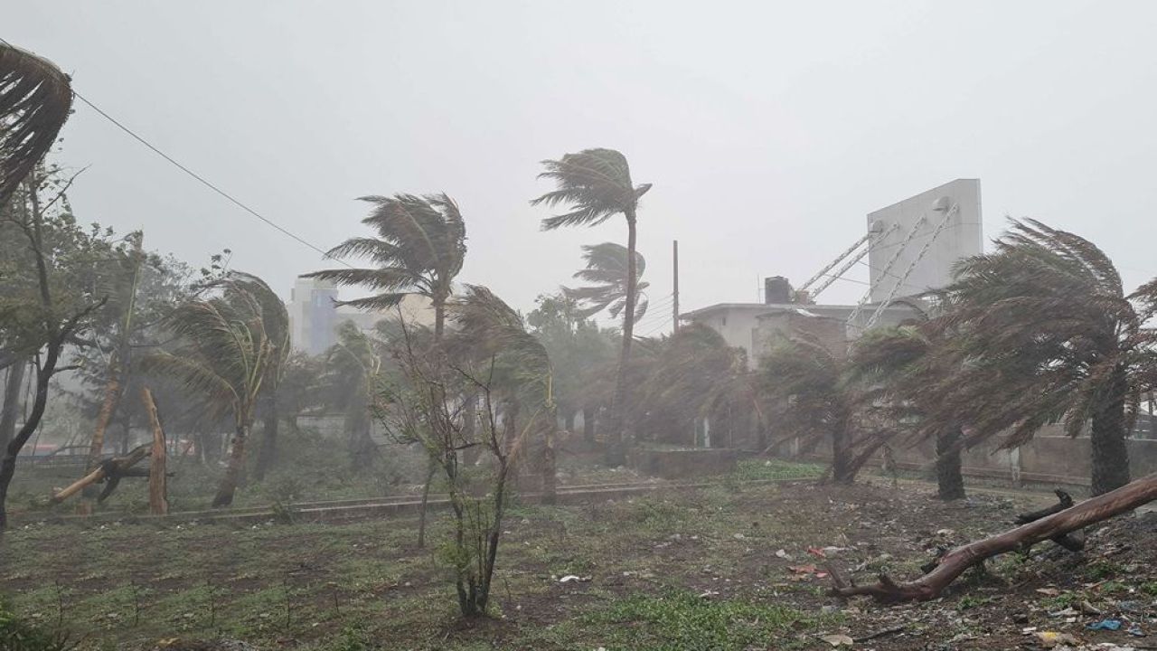 ঢাকাসহ ১৩ জেলায় কালবৈশাখীর পূর্বাভাস: নদীবন্দরে সতর্কতা