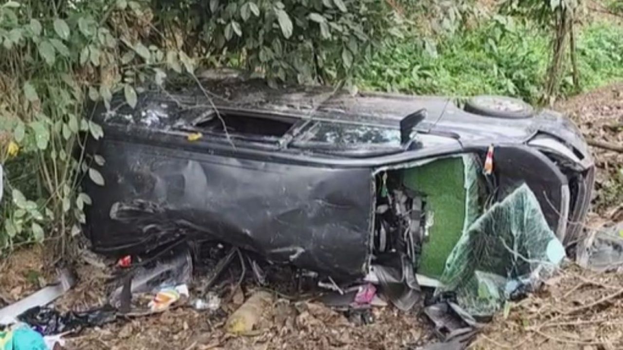 লোহাগাড়ায় বাস-মাইক্রোবাস সংঘর্ষে দুই বৌদ্ধ ভিক্ষুসহ নিহত ৩