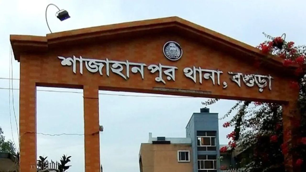 সন্ত্রাসী ও চাঁদাবাজদের অত্যাচারে অতিষ্ঠ এলাকাবাসী, লাঠি হাতে রাতভর পাহারা