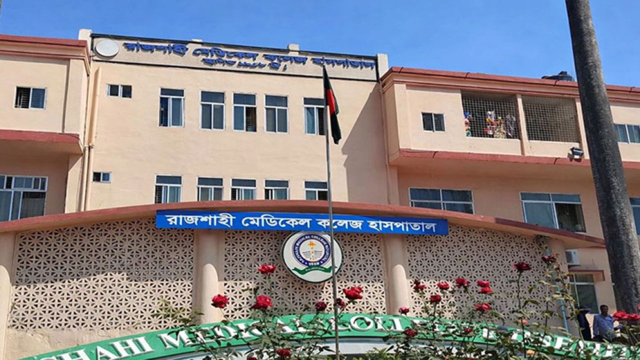 রামেক হাসপাতালে পুলিশ ও নার্সের হাতাহাতি, শোকের ছায়ায় স্বজনরা