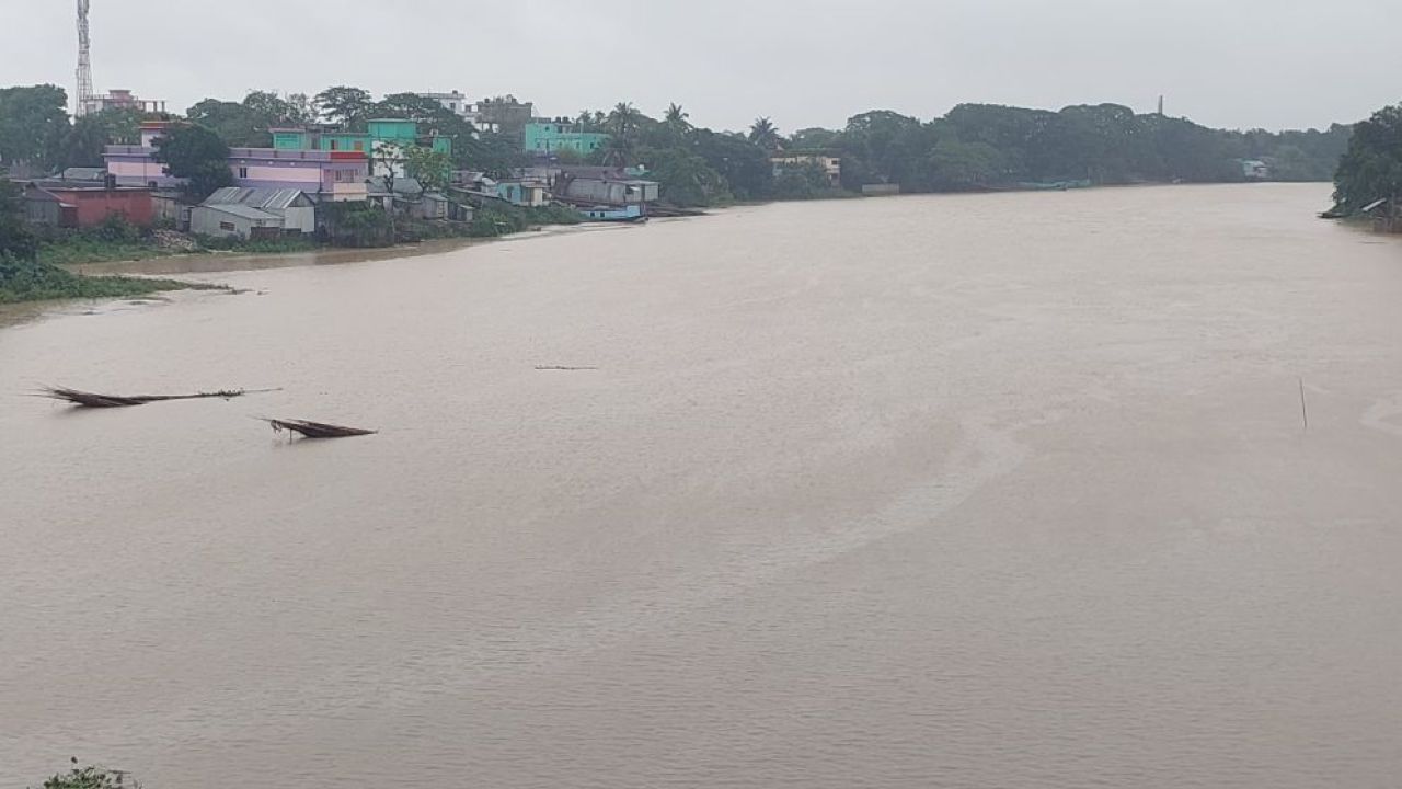 কলমাকান্দায় নদ-নদীর পানি বৃদ্ধি: আকস্মিক বন্যার শঙ্কায় কৃষকরা