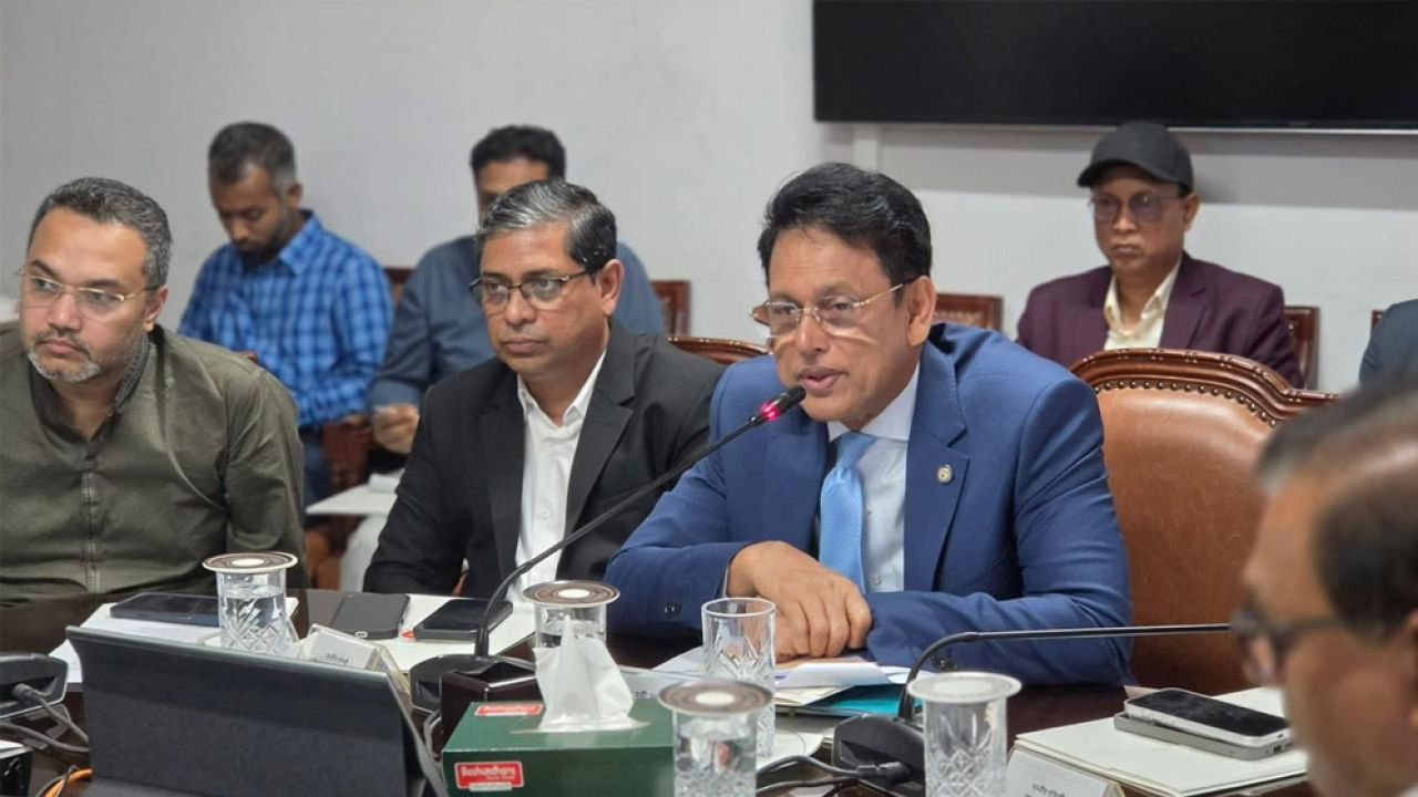 জুলাই থেকে প্রাথমিকের শিক্ষার্থীরা পাবে বিনামূল্যে ড্রেস-ব্যাগ