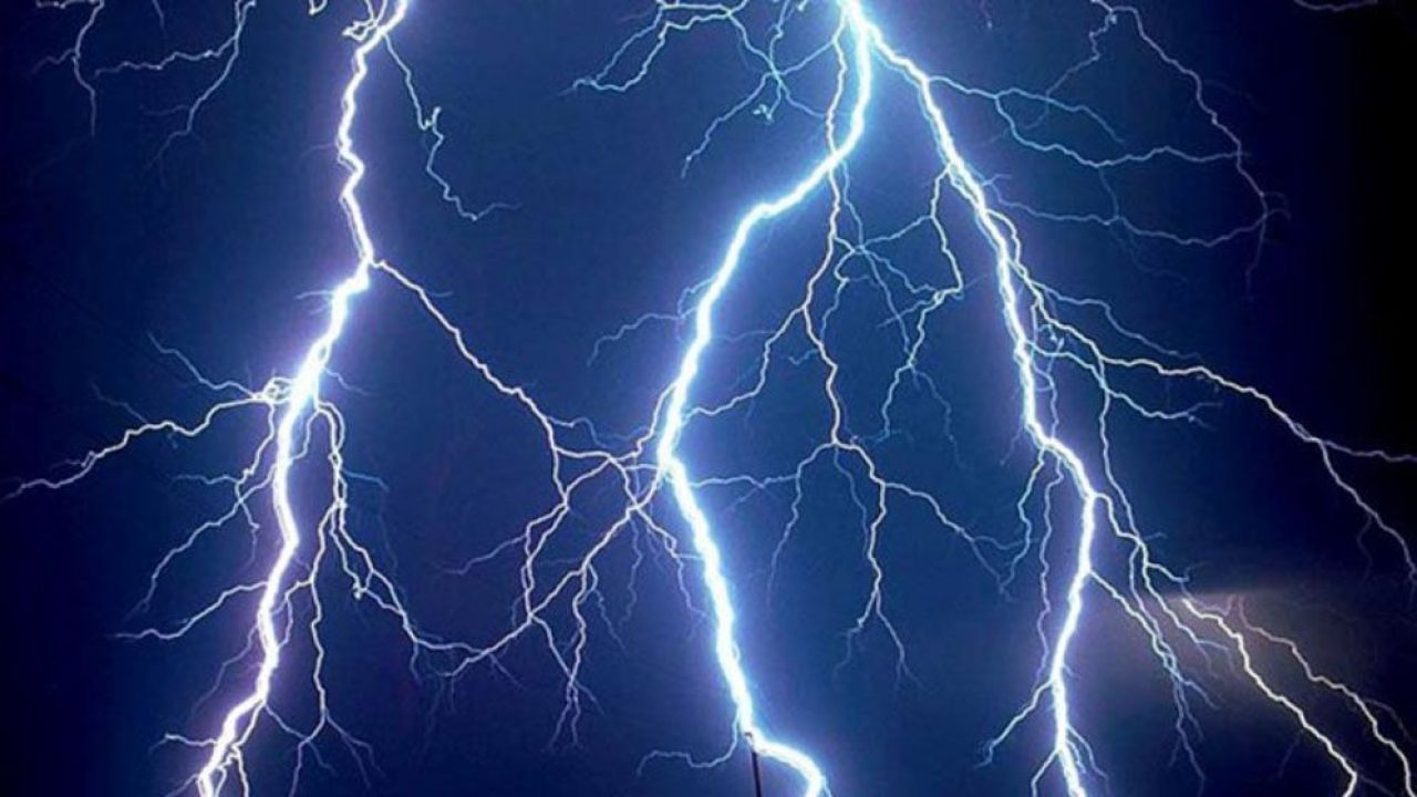 সাত জেলায় বজ্রপাতের তাণ্ডবে ১২ জনের মৃত্যু