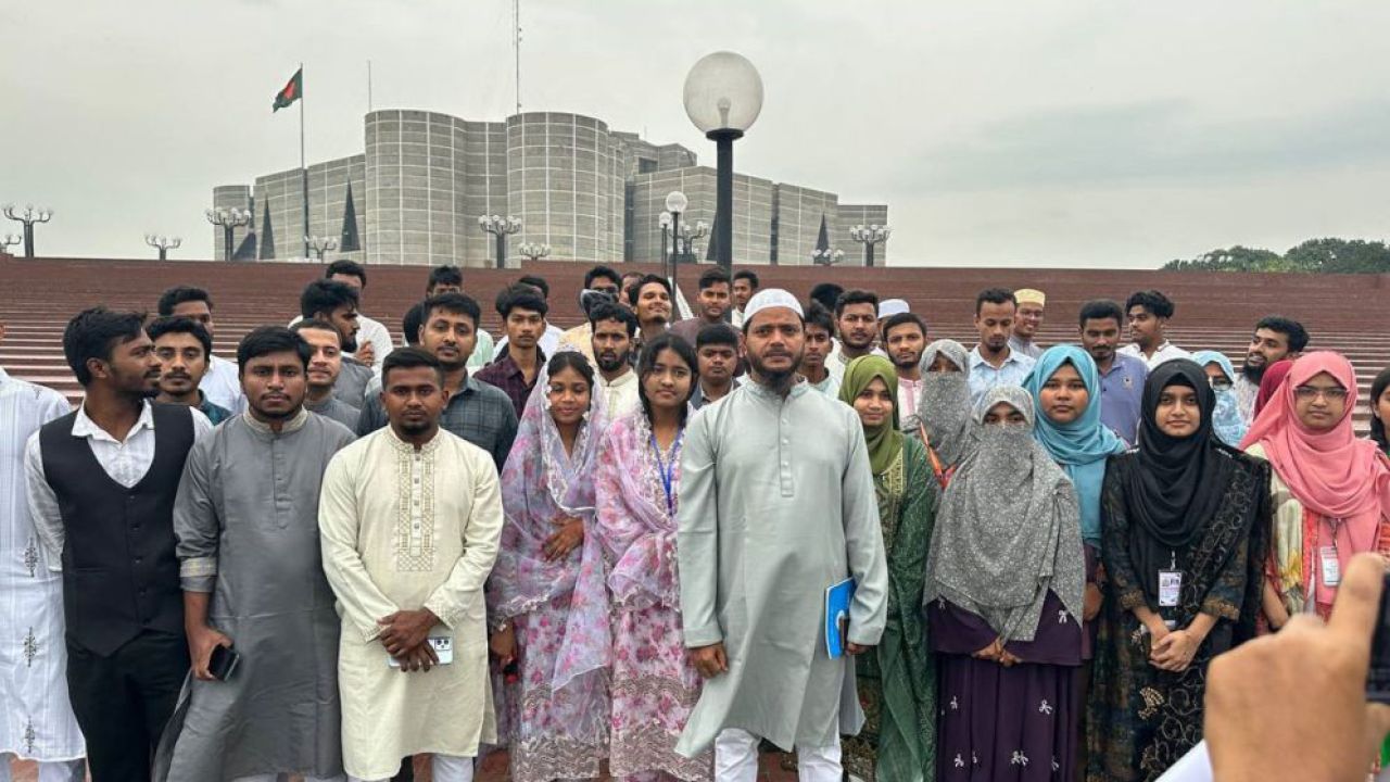 জাতীয় সংসদ পরিদর্শন করে বাউফলের শিক্ষার্থীদের উচ্ছ্বাস