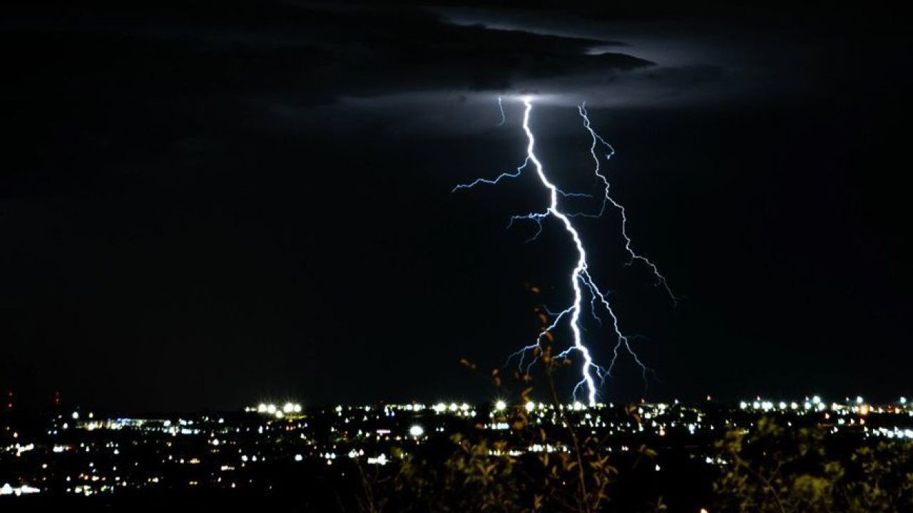 পিরোজপুরের মঠবাড়িয়ায় বজ্রপাতে নারীসহ ৩ জনের মৃত্যু