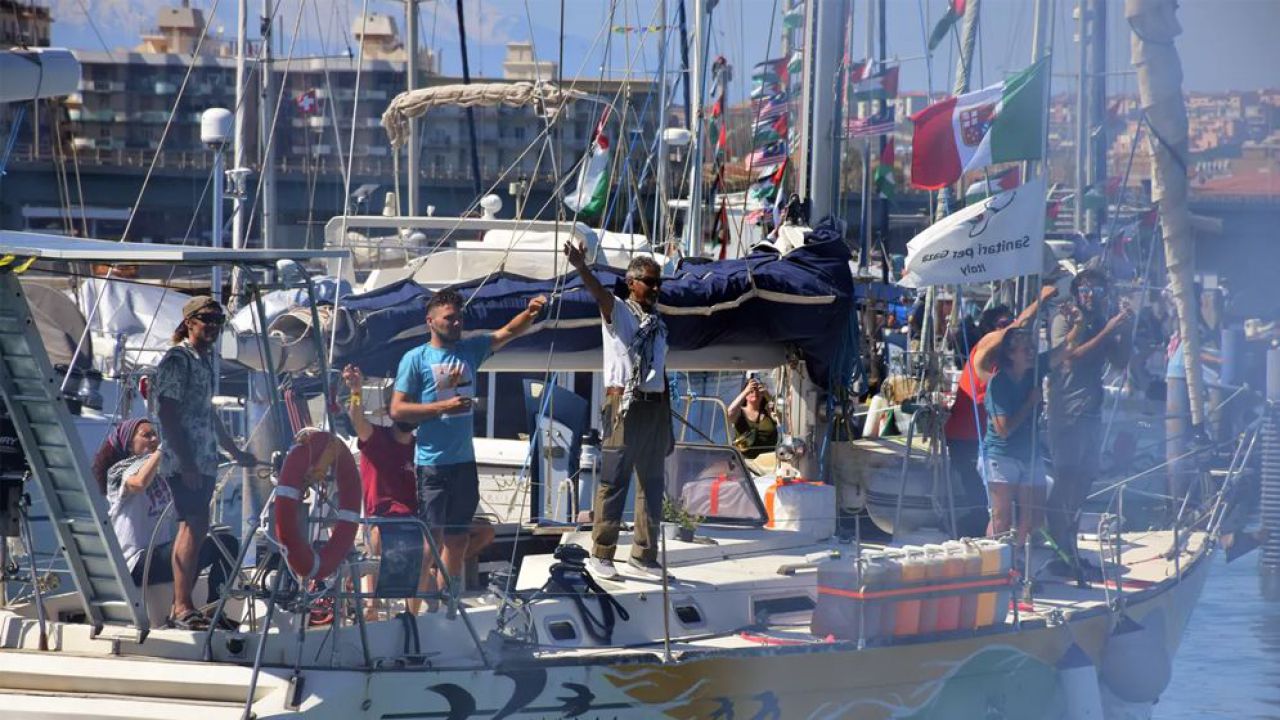 গাজা অভিমুখী ৫৮টি জাহাজের নৌবহর আটকাল ইসরাইল