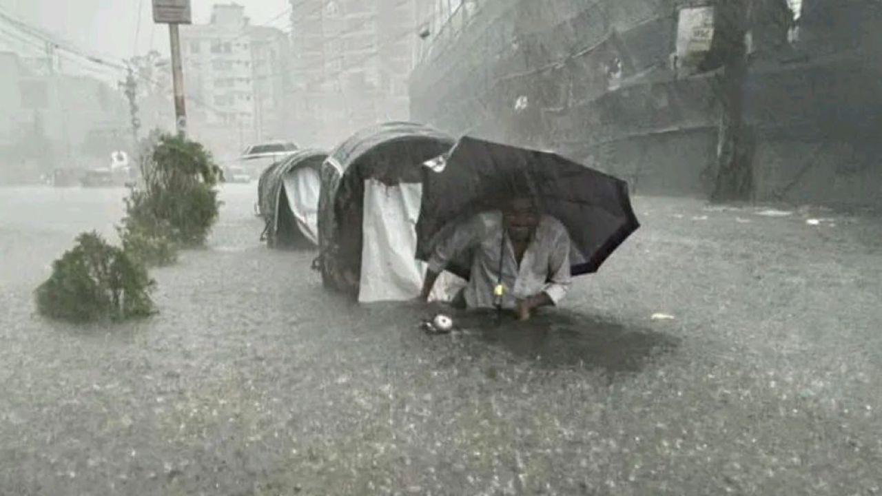 টানা বৃষ্টিতে পাঁচ জেলায় বন্যার বড় শঙ্কা