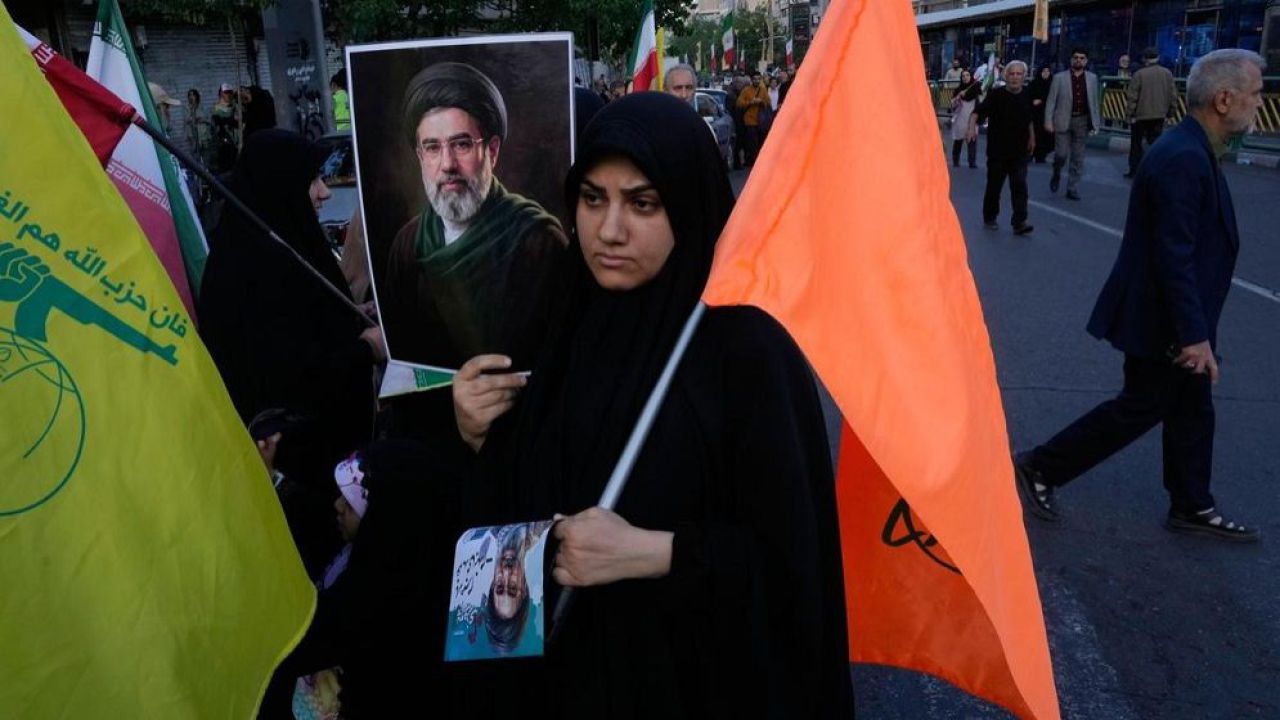 পারমাণবিক ও ক্ষেপণাস্ত্র সক্ষমতা রক্ষায় অনড় ইরান