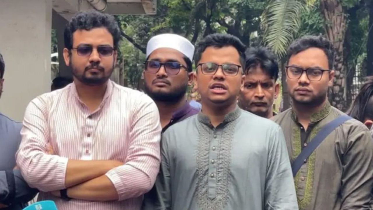 ঢাবিতে আবাসন সংকট নিরসনে ডাকসুর বিক্ষোভ ও আল্টিমেটাম