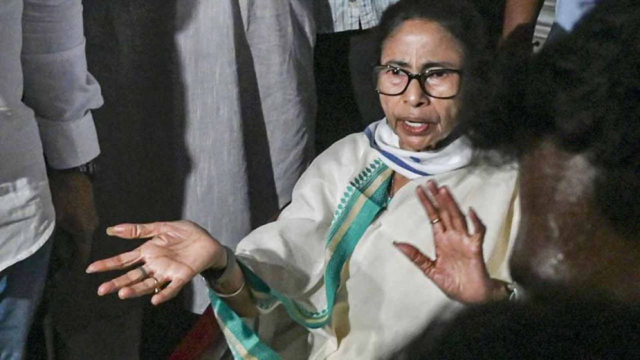 বুথফেরত জরিপ প্রভাবিত করার অভিযোগ মমতা বন্দ্যোপাধ্যায়ের