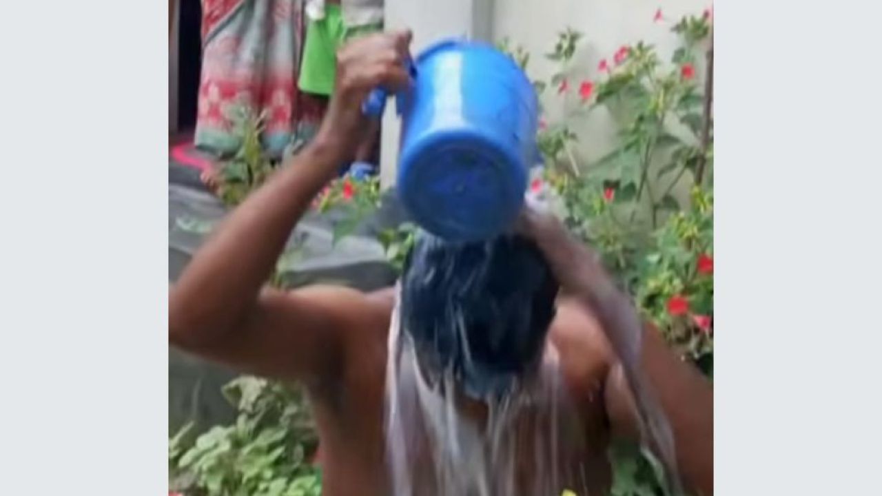 বিবাহ বিচ্ছেদের পর দুধ দিয়ে গোসল করলেন পরিমল