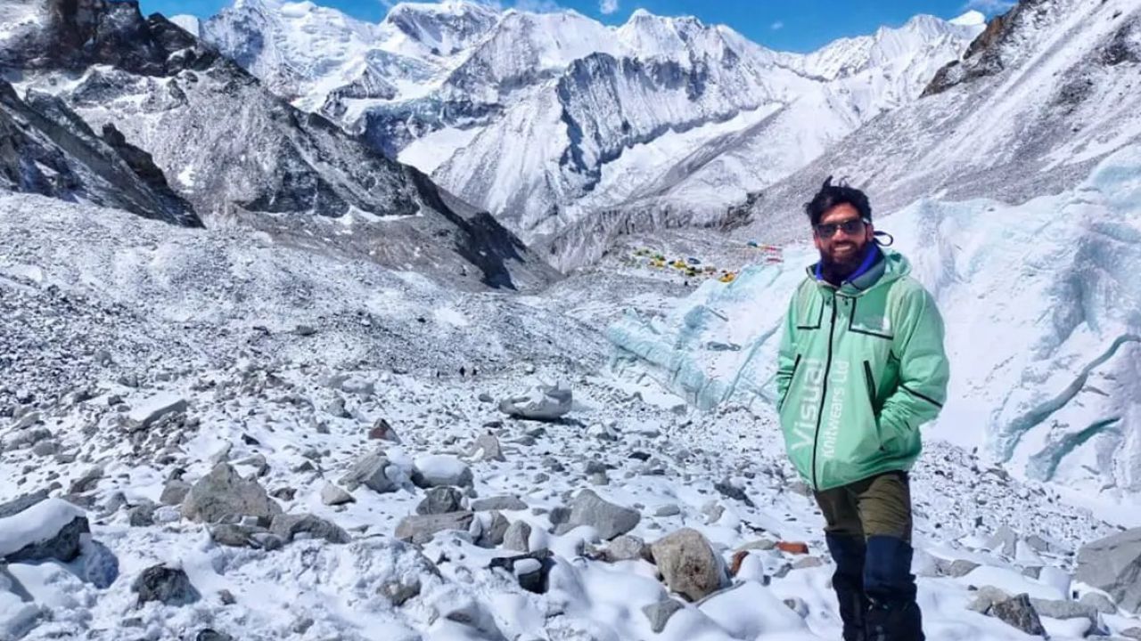 প্রথম বাংলাদেশি হিসেবে মাকালু জয় করলেন বাবর আলী
