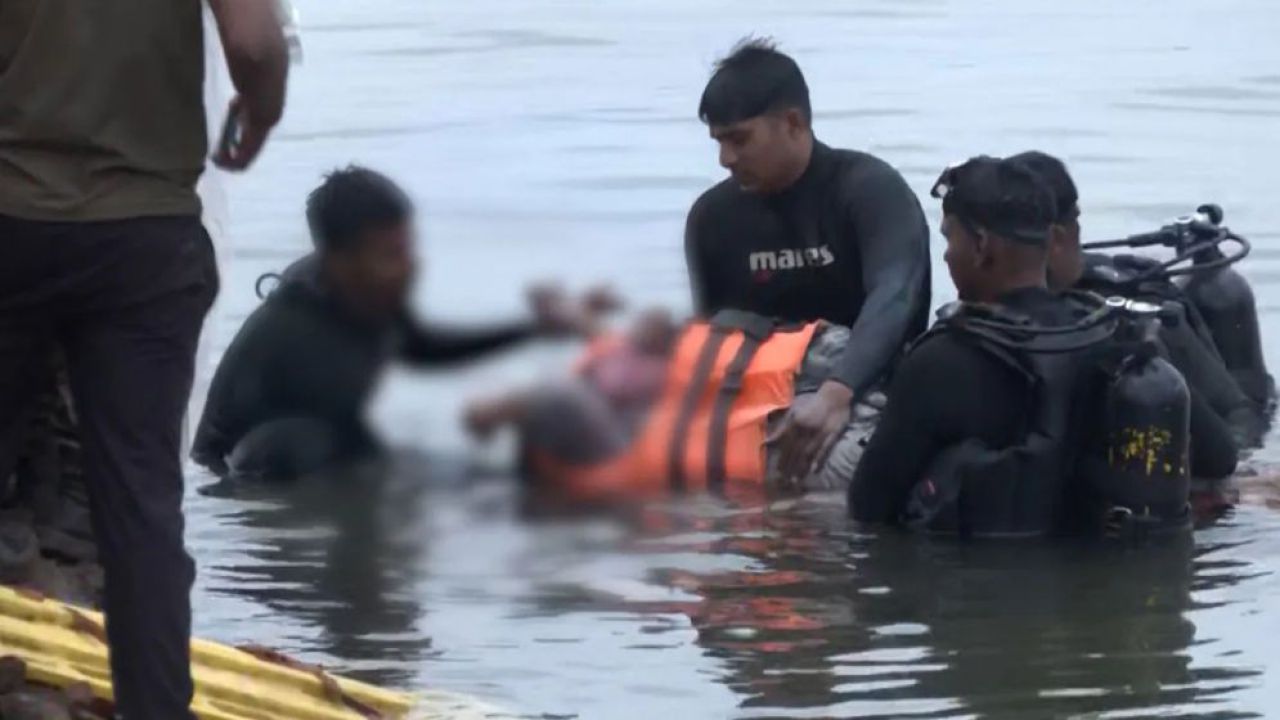 সন্তানকে বুকে জড়িয়েই না ফেরার দেশে মা