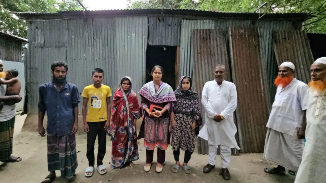 প্রতিবন্ধী পরিবারের পাশে দাঁড়ালেন গোয়ালন্দ ইউএনও