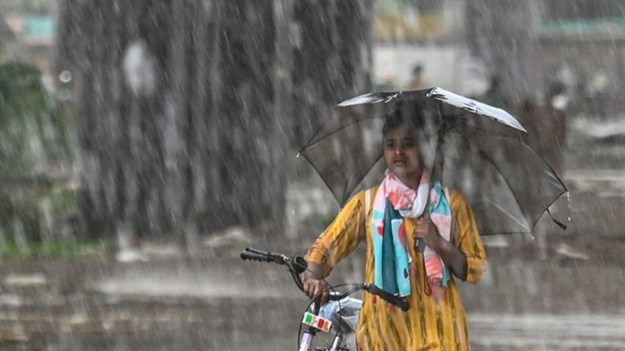 ঢাকার আট অঞ্চলে ৬০ কিমি বেগে ঝড়ের পূর্বাভাস
