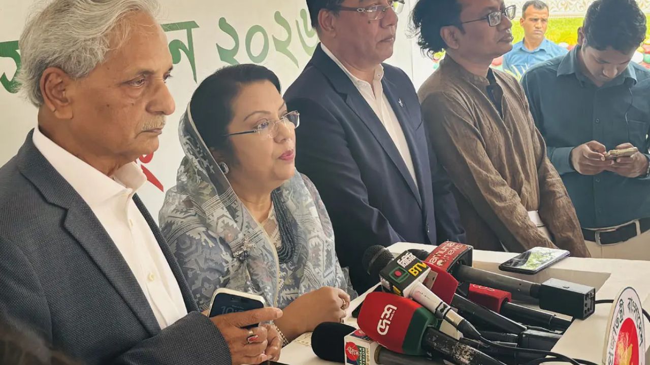 কক্সবাজারের পরিচ্ছন্নতা ও নিরাপত্তা নিশ্চিতে পর্যটনমন্ত্রীর নির্দেশ