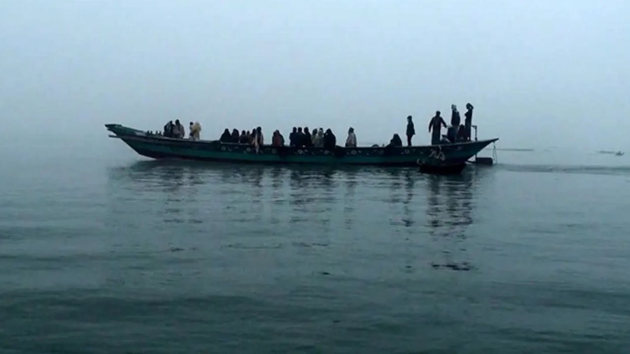 মেঘনায় নৌকাডুবি: একজনের মরদেহ উদ্ধার, নিখোঁজ আরও এক জেলে
