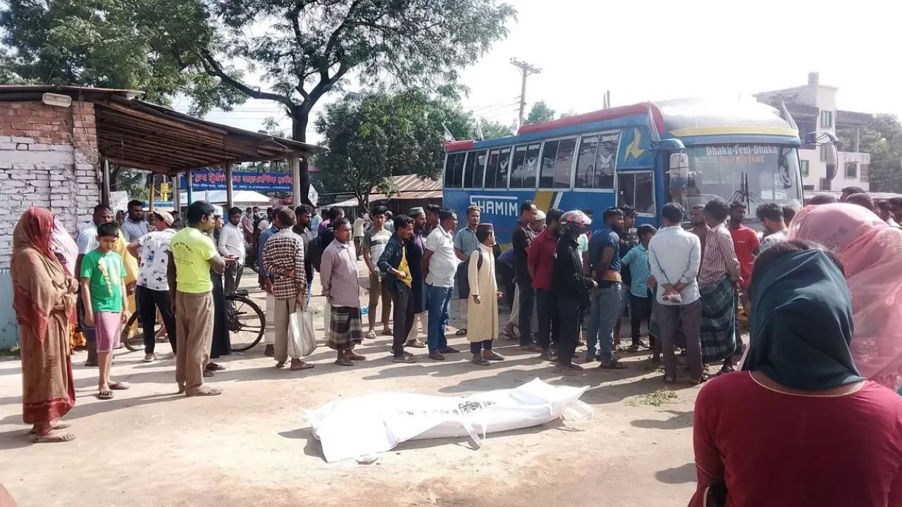 পঞ্চগড়ে চলন্ত বাস থেকে পড়ে সুপারভাইজার নিহত