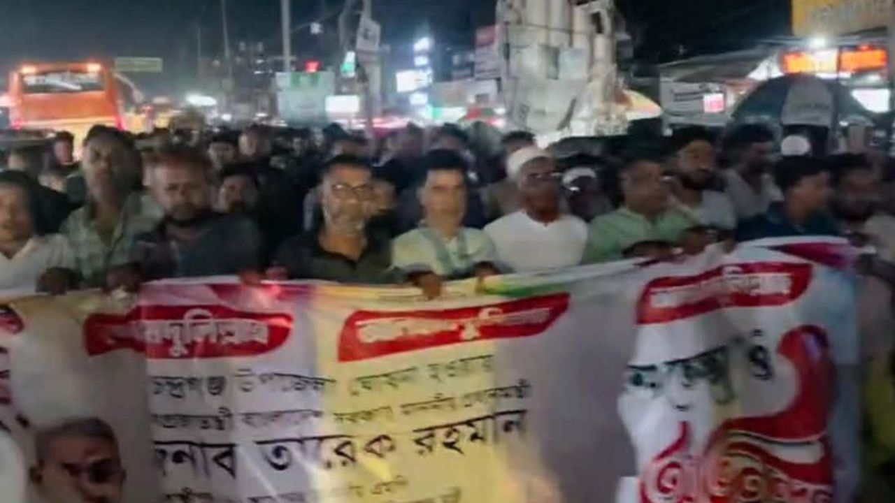 চন্দ্রগঞ্জকে উপজেলা ঘোষণা: লক্ষ্মীপুরে আনন্দ মিছিল ও মিষ্টি বিতরণ