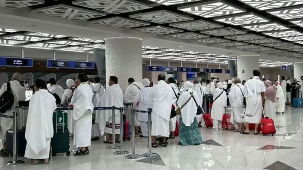 ৫০ হাজার হজযাত্রী সৌদি আরবে, প্রাণ হারিয়েছেন ১২ জন