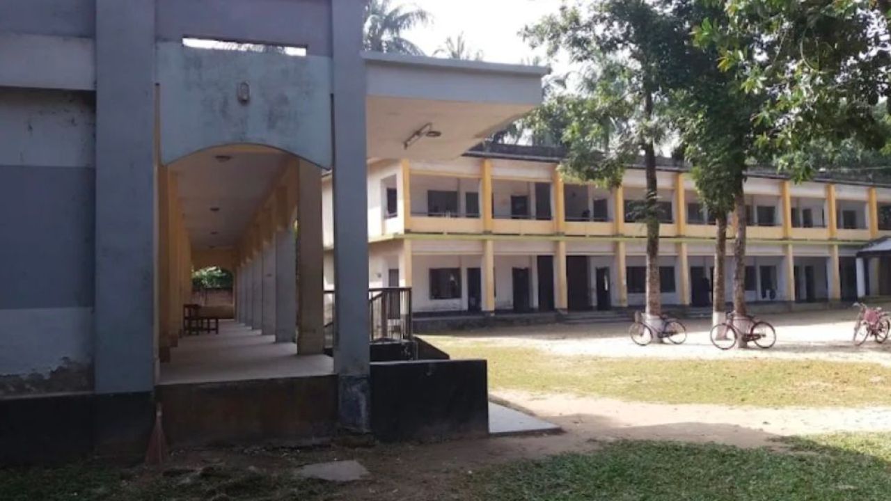 এসএসসি পরীক্ষায় মেয়েকে অনৈতিক সুবিধা: প্রধান শিক্ষক ও কর্মচারী গ্রেপ্তার