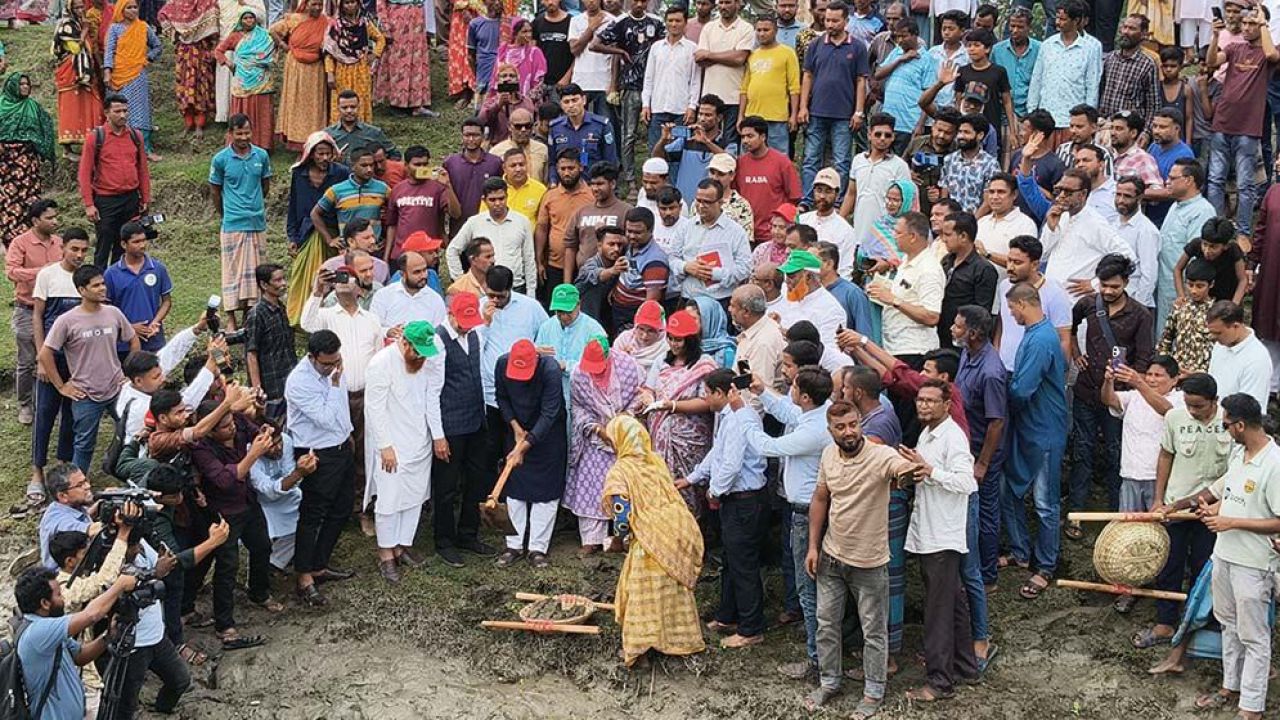 কুড়িগ্রামে ত্রাণমন্ত্রীর খাল খনন কর্মসূচির আনুষ্ঠানিক উদ্বোধন