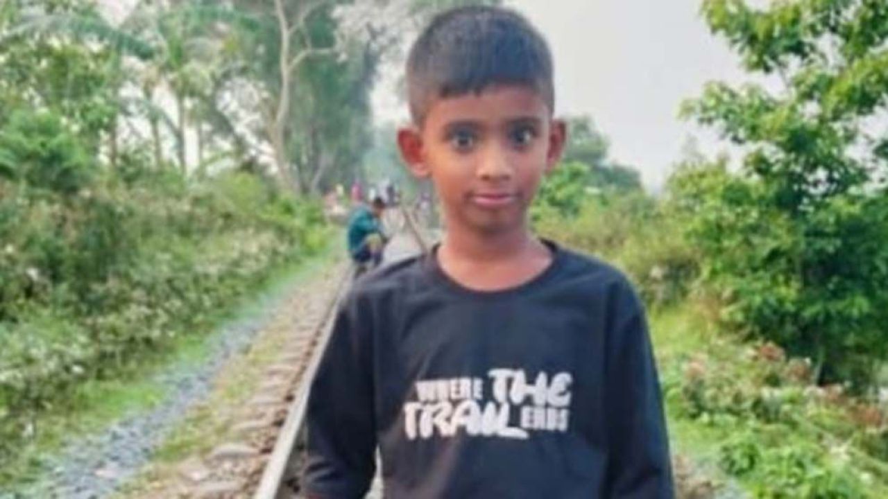 কটিয়াদীতে বাড়ির গেট ধসে মাদ্রাসা শিক্ষার্থীর মৃত্যু