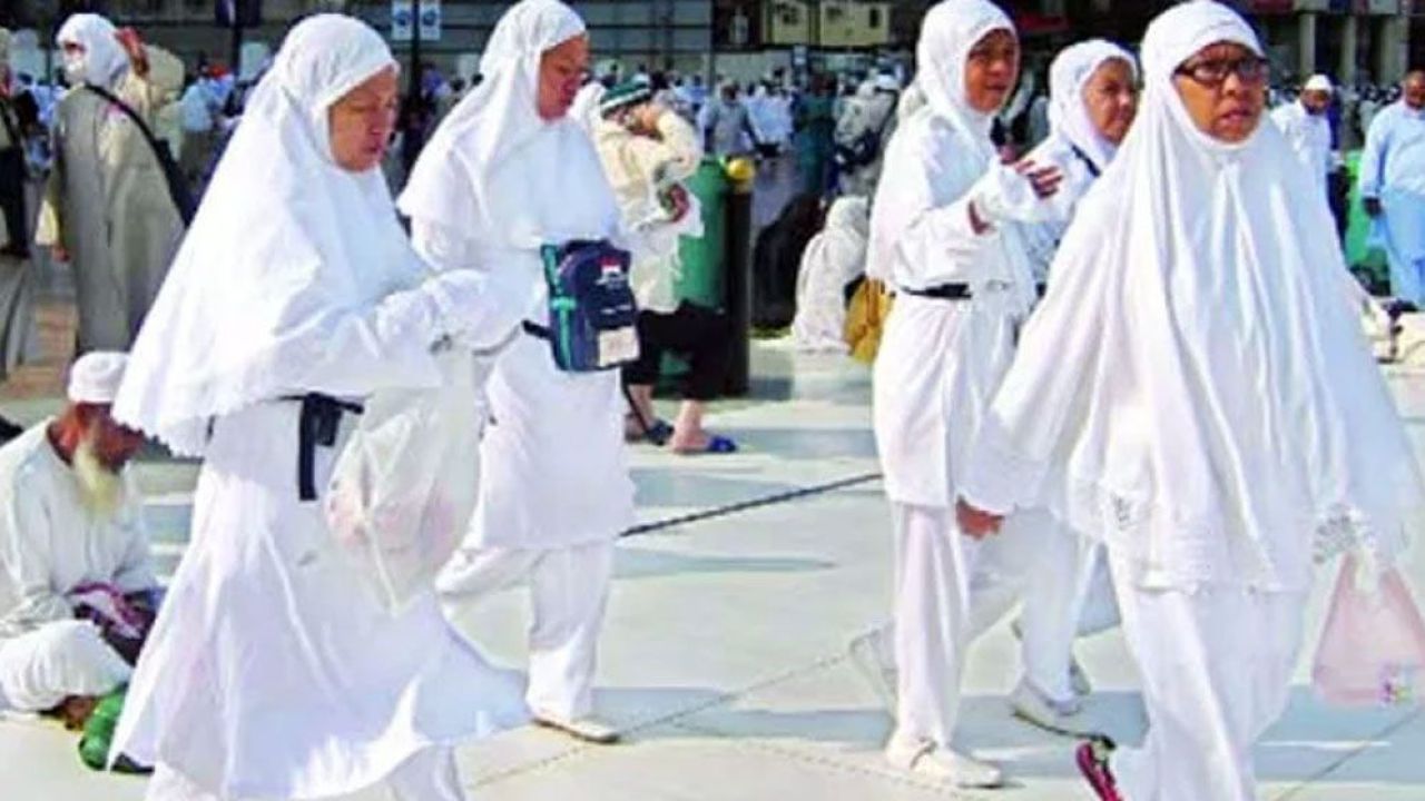 ইহরাম অবস্থায় নারীদের মোজা পরিধানের বিধান