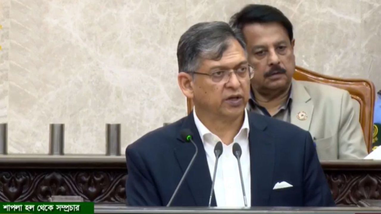 পুলিশে চেইন অব কমান্ড ভাঙলে কঠোর ব্যবস্থার হুঁশিয়ারি স্বরাষ্ট্রমন্ত্রীর