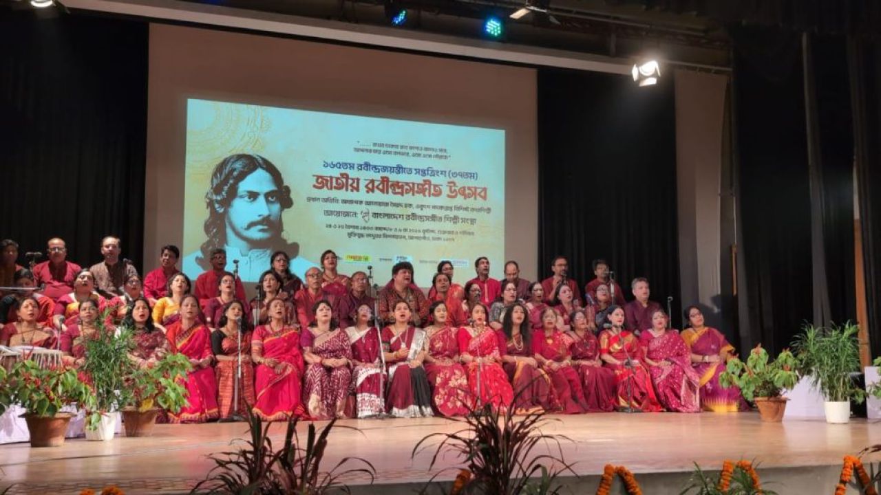 জাতীয় রবীন্দ্রসংগীত উৎসব সম্পন্ন: তিমির নন্দীকে 'কলিম শরাফী' সম্মাননা প্রদান