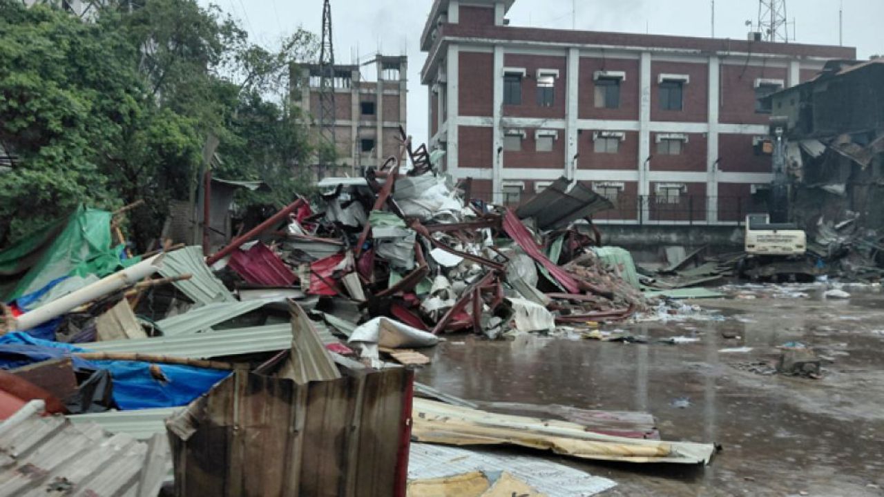 হাজি সেলিমের ২০ বছরের অবৈধ স্থাপনা উচ্ছেদ