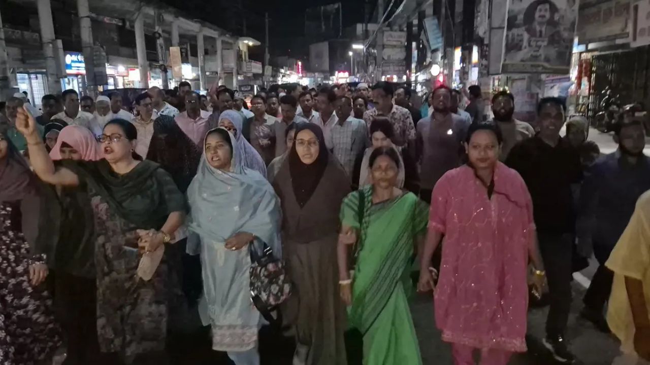 পদ্মা ব্যারেজ প্রকল্প অনুমোদনে রাজবাড়ীতে বিএনপির আনন্দ মিছিল