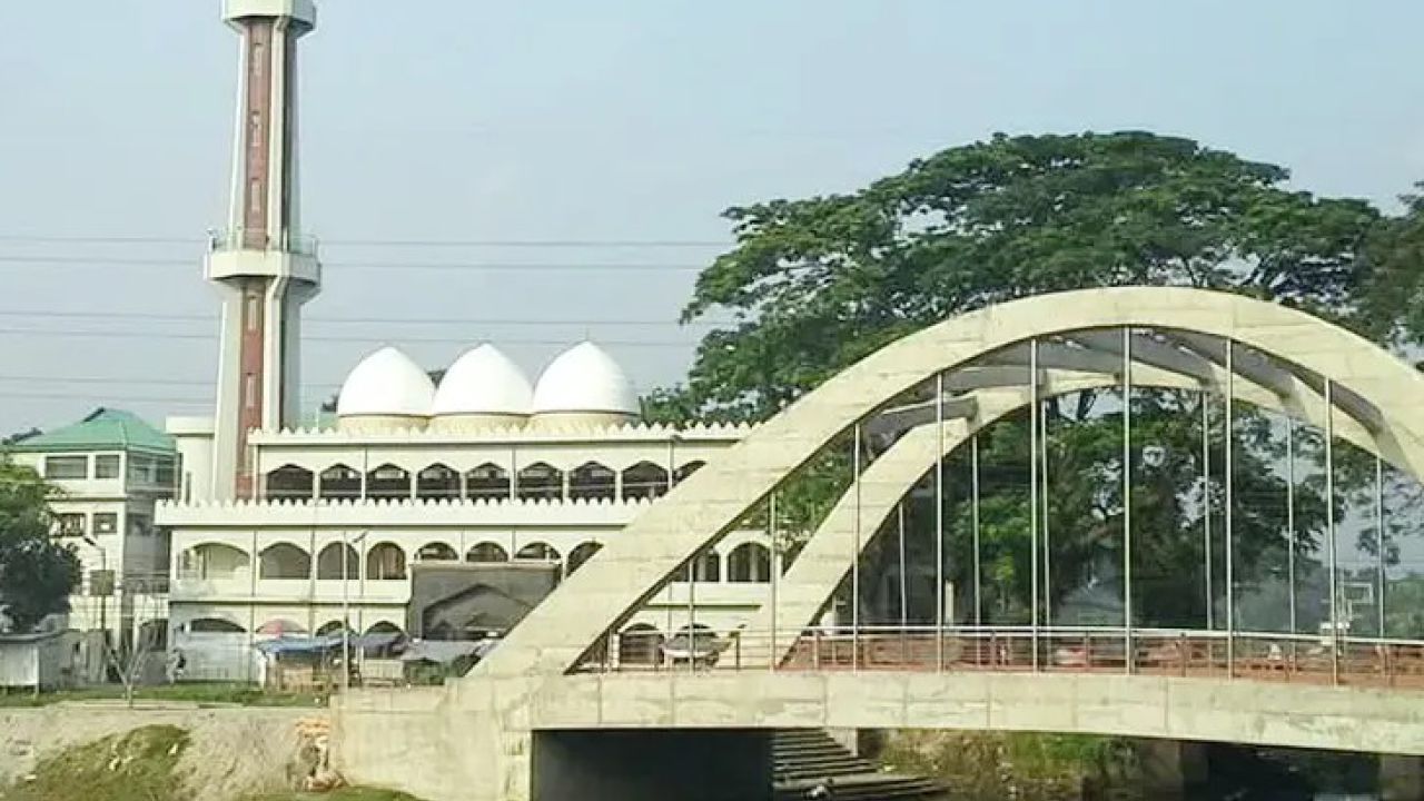 ঐতিহ্যবাহী পাগলা মসজিদ: ইতিহাস ও যাতায়াতের বিস্তারিত তথ্য