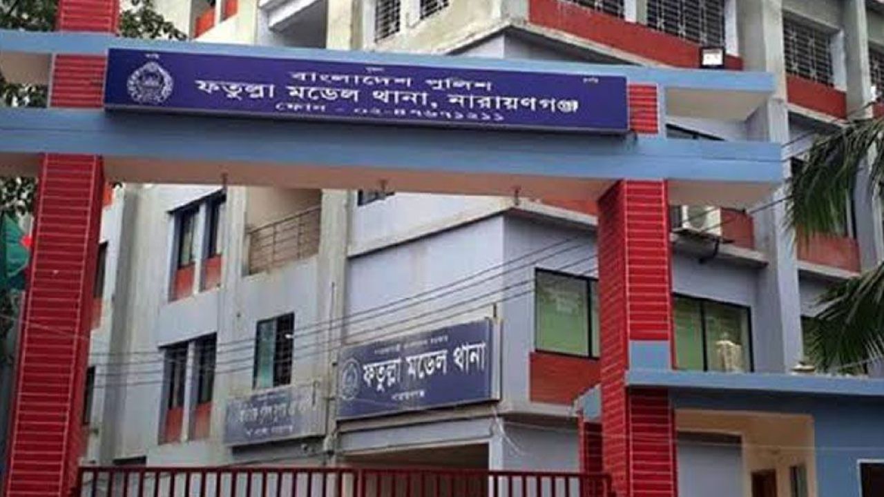 ফতুল্লায় স্ত্রীর সঙ্গে পরকীয়া সন্দেহে ঘুমন্ত ছোট ভাইকে কুপিয়ে হত্যা করল বড় ভাই