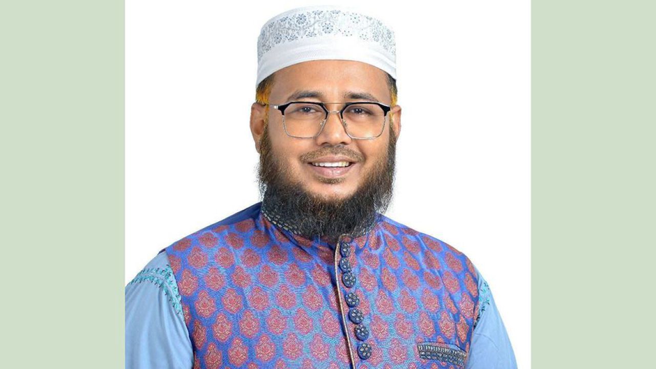 তৈলারদ্বীপ সেতু এলাকায় সড়ক দুর্ঘটনা, অল্পের জন্য রক্ষা পেলেন বাঁশখালীর এমপি জহিরুল ইসলাম