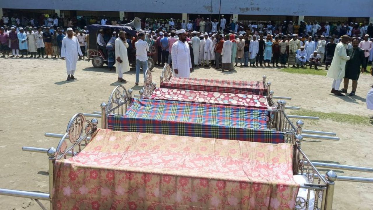 পটুয়াখালীর বাউফলে একই পরিবারের পাঁচ সদস্যের জানাজা ও দাফন সম্পন্ন